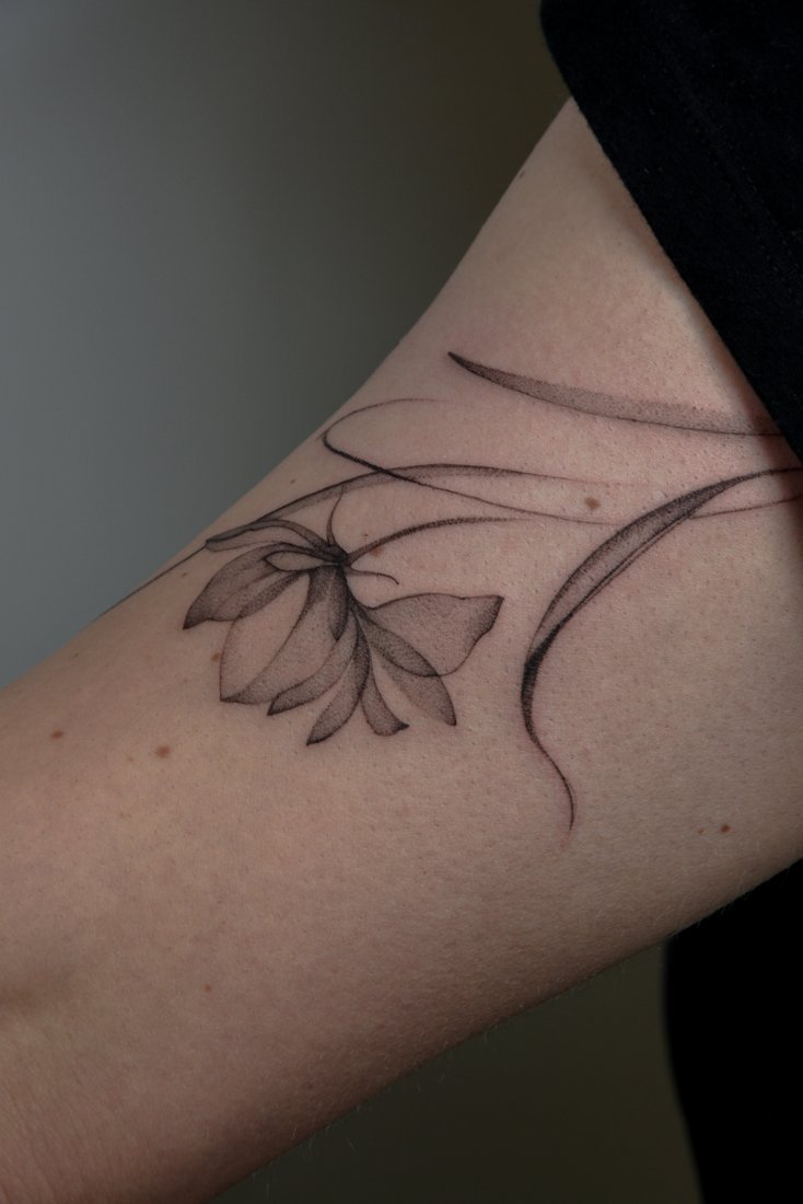Botaniczny tatuaż fineline
