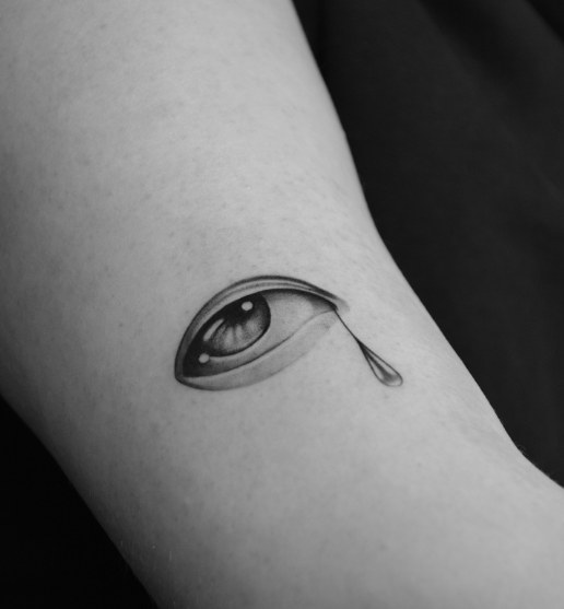 Tatuaż oka w stylu black and grey
